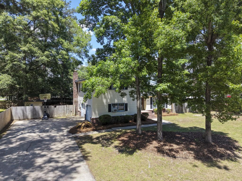 Photo of 207 Foxcroft Lane, Summerville, SC 29485 (MLS # 26014050)