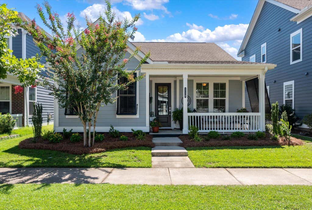 Photo of 118 Starling Street, Summerville, SC 29483 (MLS # 26018366)