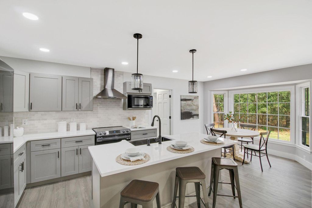 Photo of 305 Mayfield Street, Summerville, SC 29485 (MLS # 26001224)