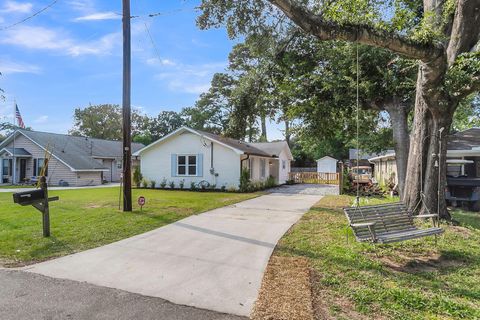 Photo of 814 Armsway Street, Mount Pleasant, SC 29464 (MLS # 25025729) Photo of 814 Armsway Street, Mount Pleasant, SC 29464 (MLS # 25025729)
