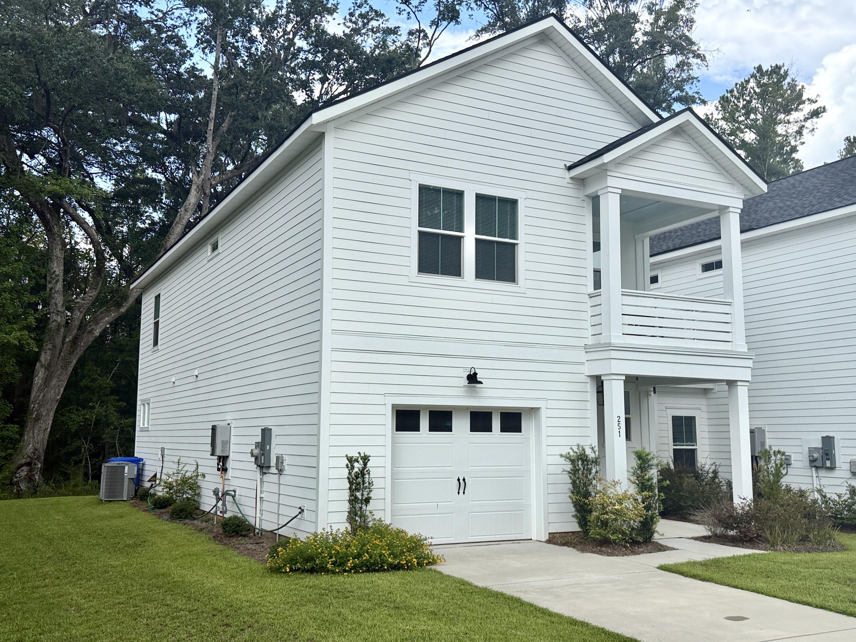 251 Claret Cup Way