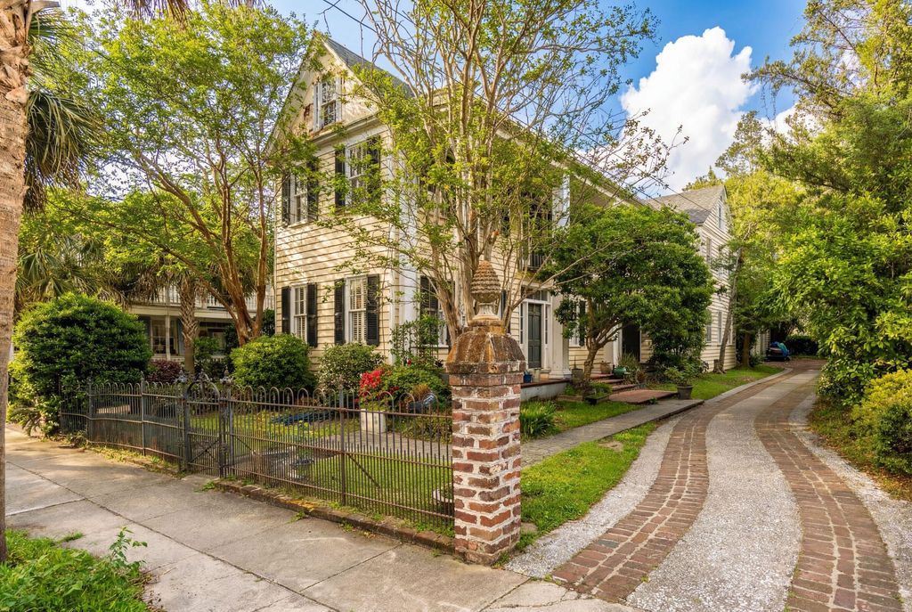Photo of 10 Council Street, Charleston, SC 29401 (MLS # 26008631)