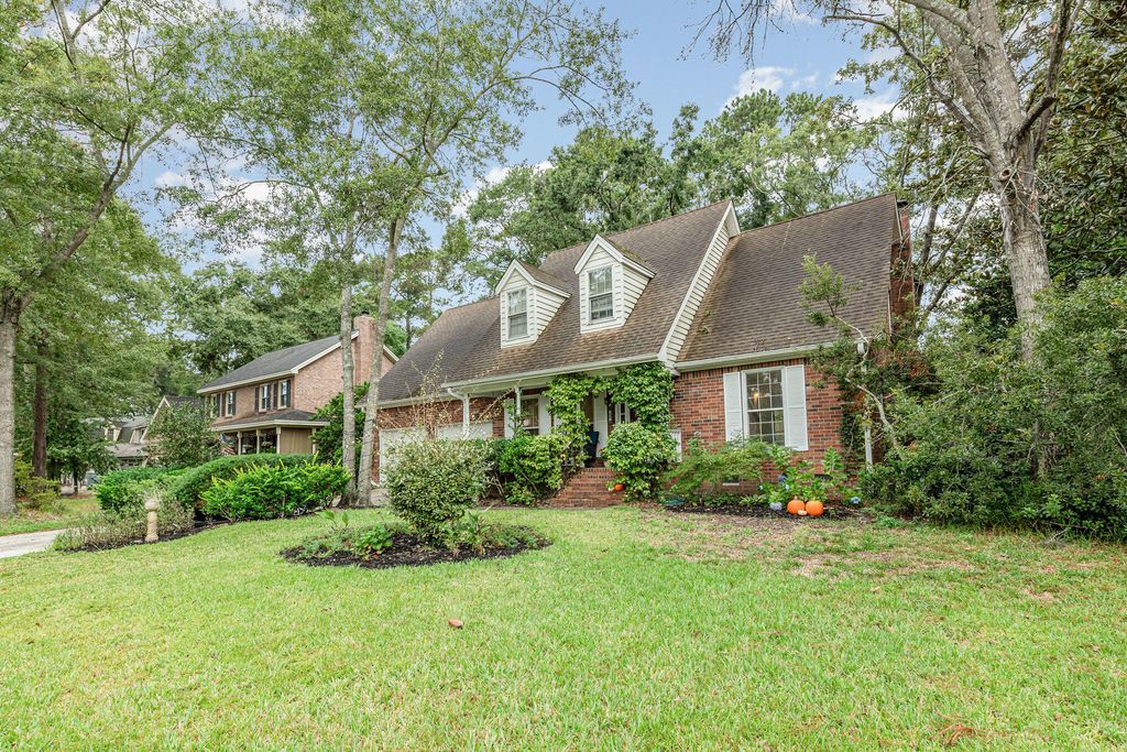 Photo of 107 Thrush Lane, Summerville, SC 29485 (MLS # 25026785)