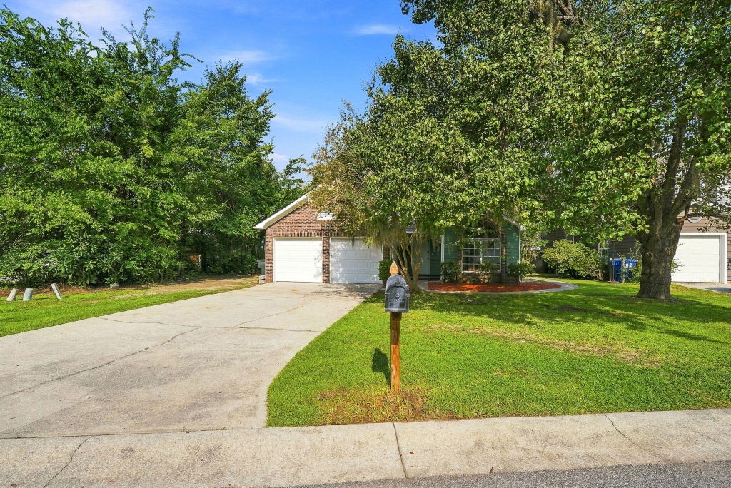 Photo of 10 Solomon Court, Charleston, SC 29414 (MLS # 26027403)