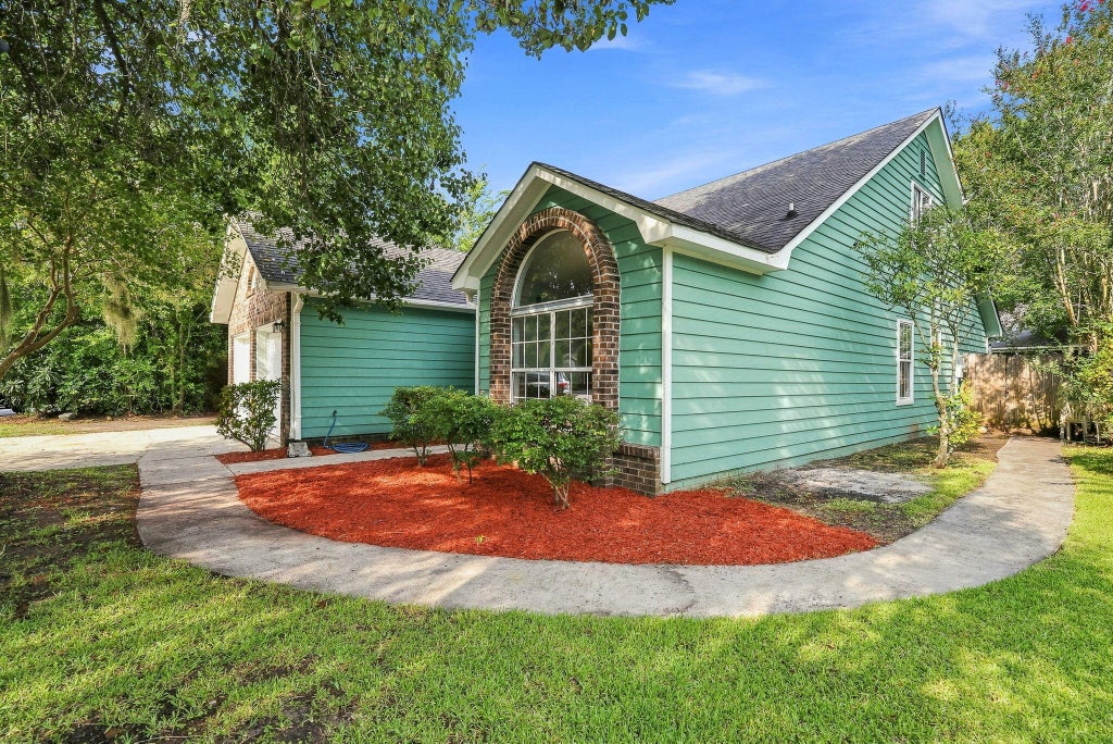 Photo of 10 Solomon Court, Charleston, SC 29414 (MLS # 26027403)