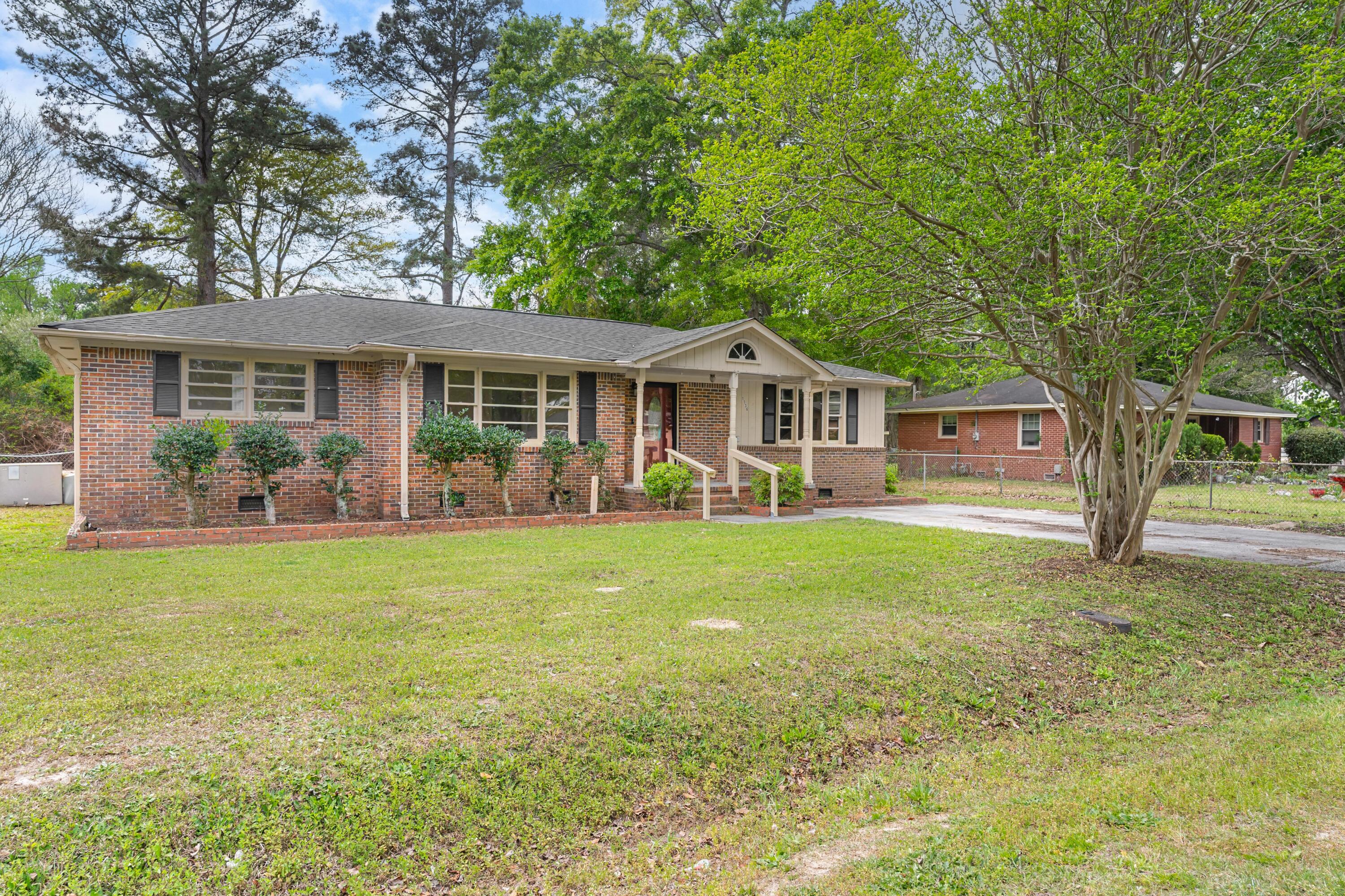 1136 Lakeshore Drive