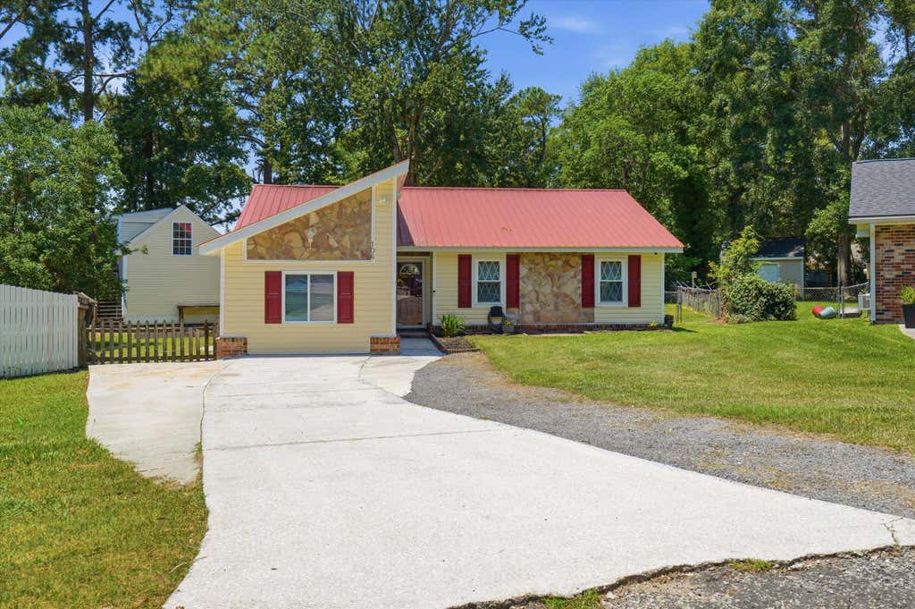Photo of 106 Cambell Court, Summerville, SC 29486 (MLS # 26019268)