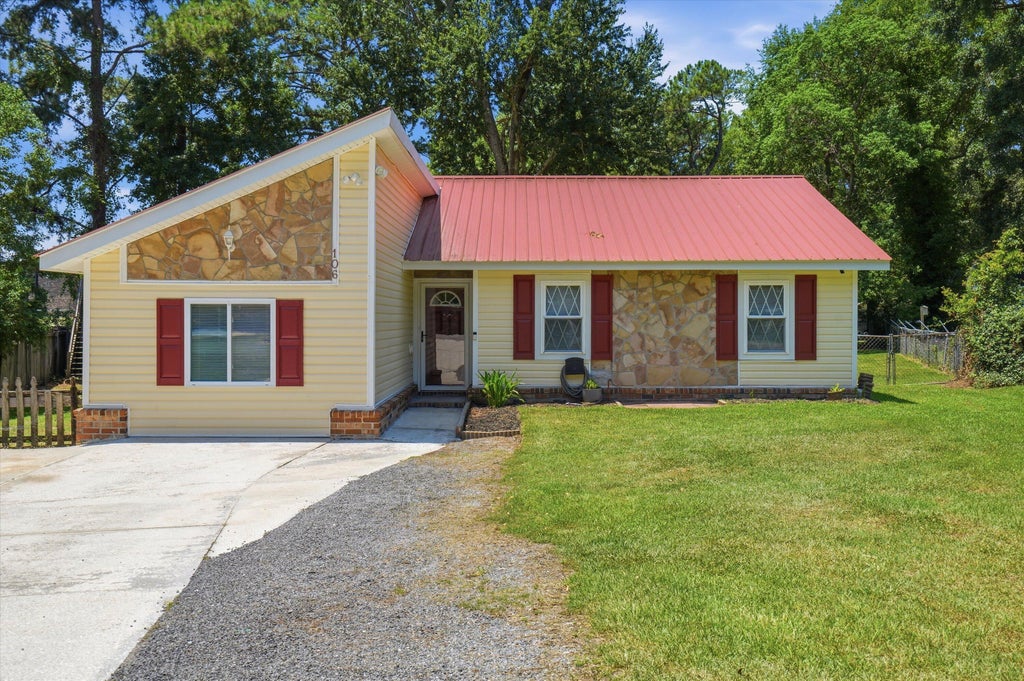 Photo of 106 Cambell Court, Summerville, SC 29486 (MLS # 26019268)