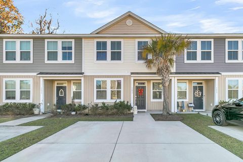 A home in North Charleston