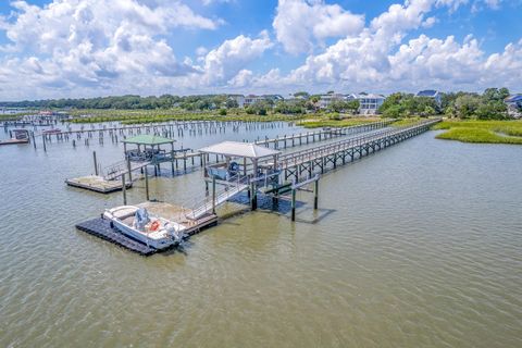 Photo of 918 W Oceanview Road, Charleston, SC 29412 (MLS # 25023585)
