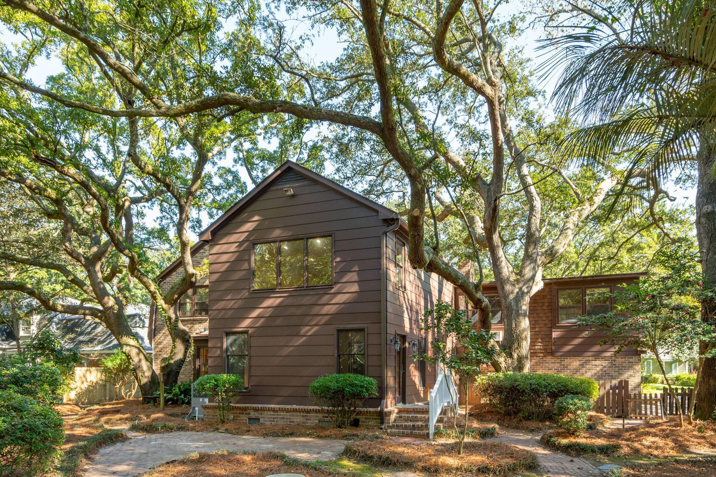 810 Creekside Drive