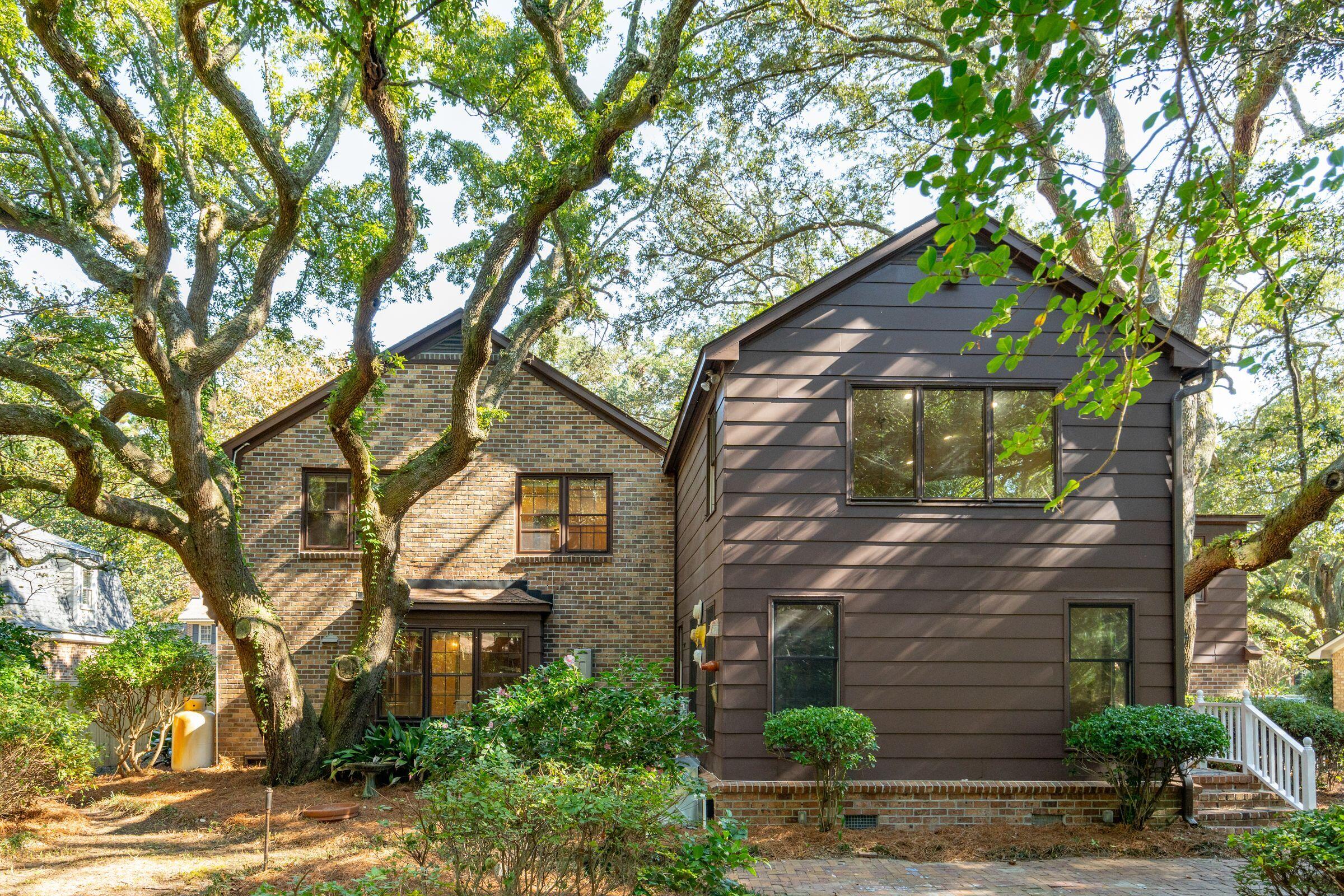 810 Creekside Drive
