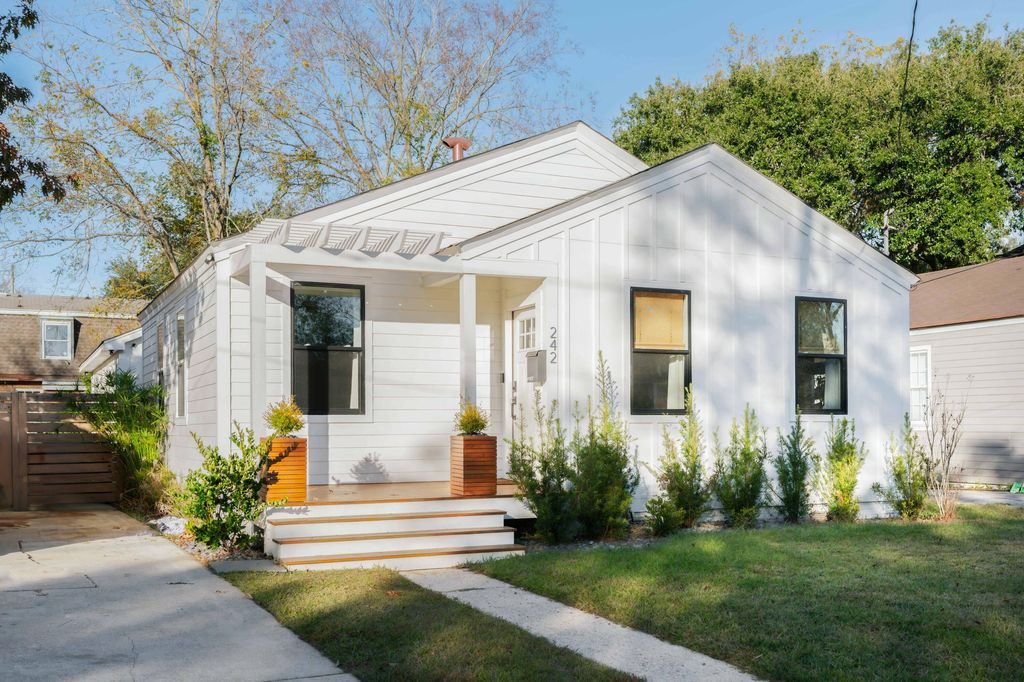 Photo of 242 W Poplar Street, Charleston, SC 29403 (MLS # 25027941)