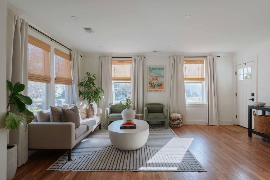 Photo of 242 W Poplar Street, Charleston, SC 29403 (MLS # 25027941)