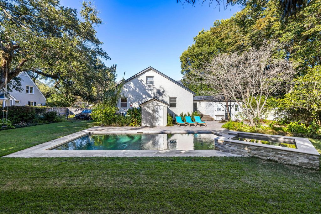 Photo of 551 W Elizabeth Lane, Charleston, SC 29407 (MLS # 25030340)