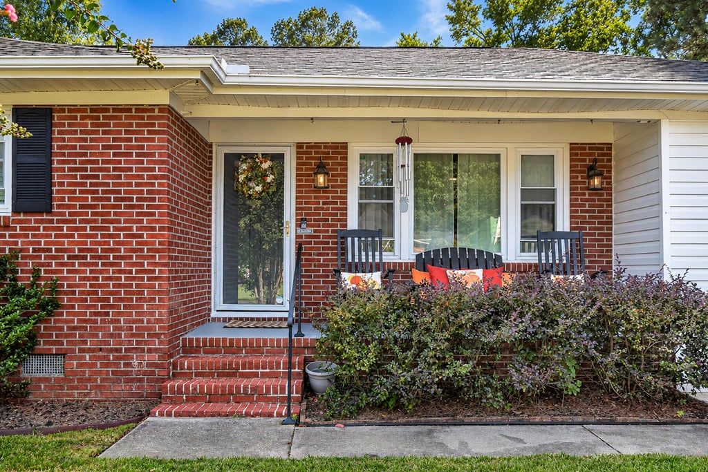 Photo of 2729 Mona Avenue, Charleston, SC 29414 (MLS # 26026000)