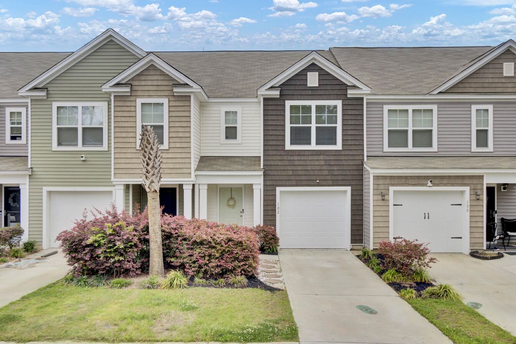 Photo of 102 Rosefield Court, Summerville, SC 29485 (MLS # 26008801)