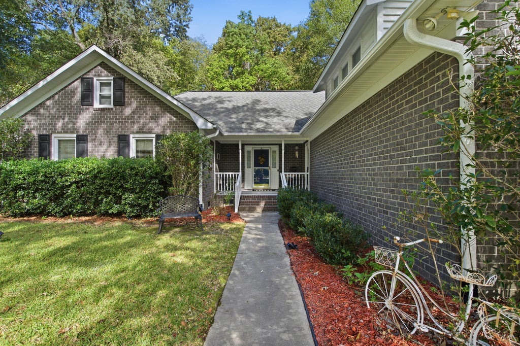 Photo of 75 King Charles Circle, Summerville, SC 29485 (MLS # 26027924)