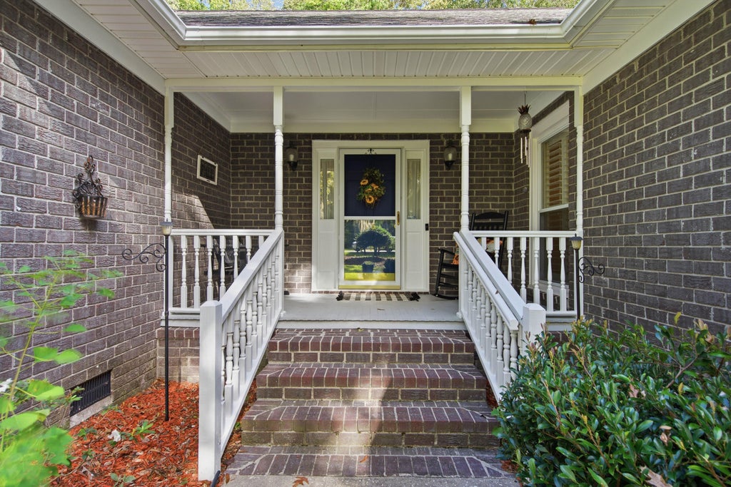 Photo of 75 King Charles Circle, Summerville, SC 29485 (MLS # 26027924)