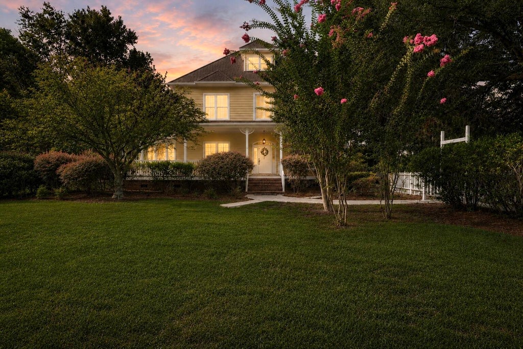 Photo of 539 Central Avenue, Summerville, SC 29483 (MLS # 26021379)