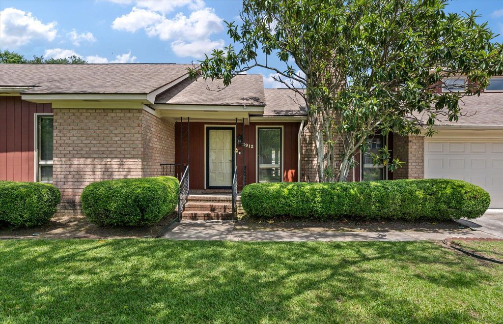 Photo of 2912 Doncaster Drive, Charleston, SC 29414 (MLS # 26001964)