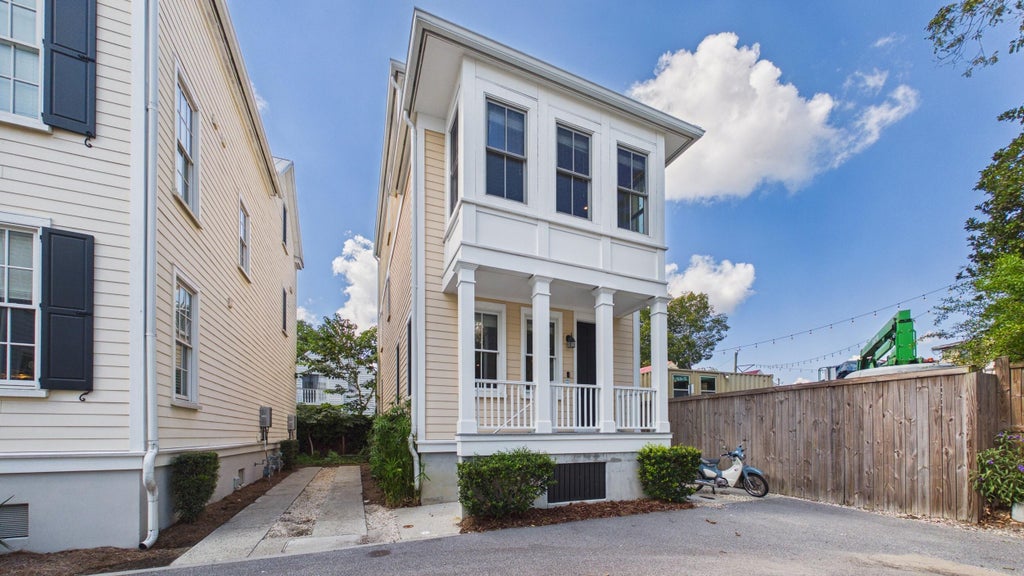 Photo of 56 Dereef Court, Charleston, SC 29403 (MLS # 26028748)