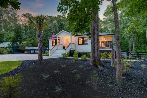 Photo of 128 Paul Drive, Summerville, SC 29483 (MLS # 25012971) Photo of 128 Paul Drive, Summerville, SC 29483 (MLS # 25012971)
