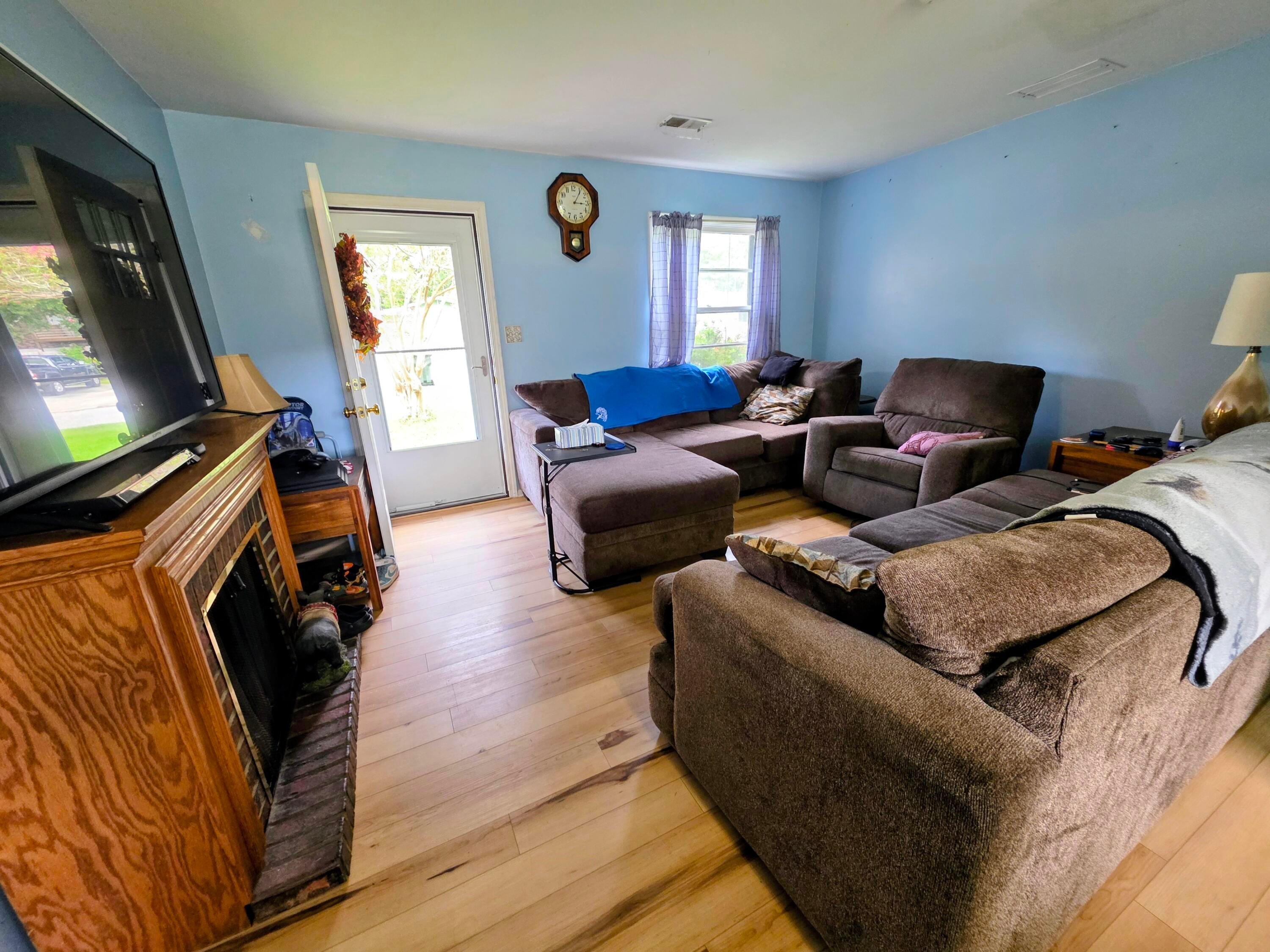 5 Westfield Avenue
