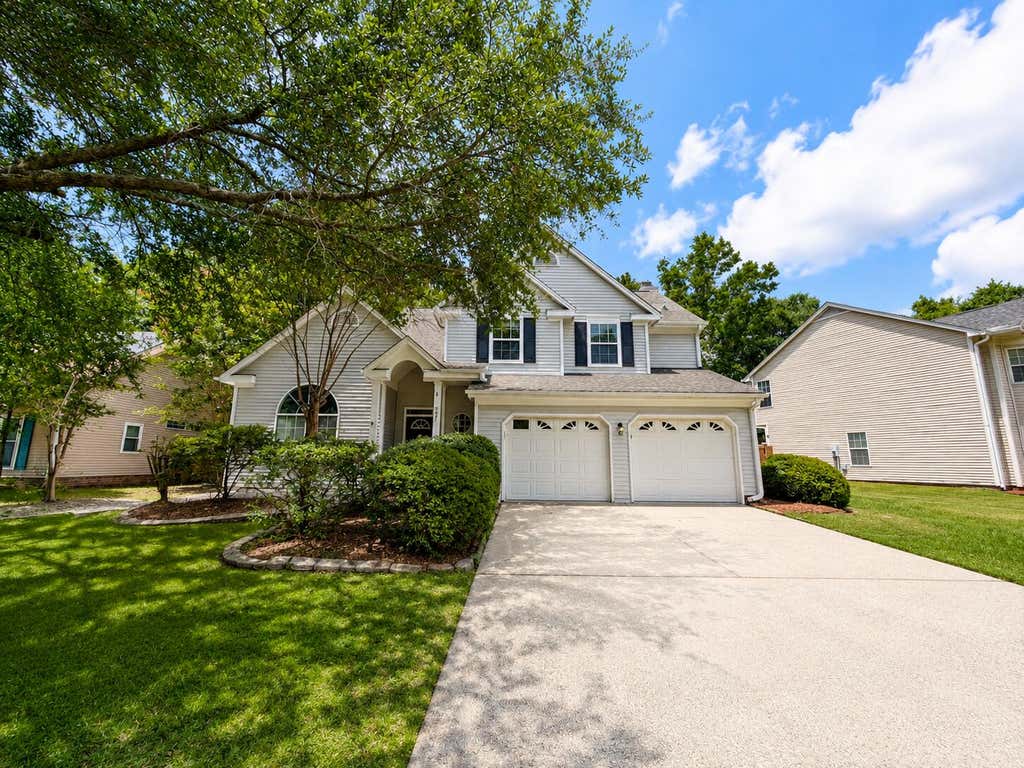 Photo of 237 Smithfield Avenue, Summerville, SC 29485 (MLS # 26022698)