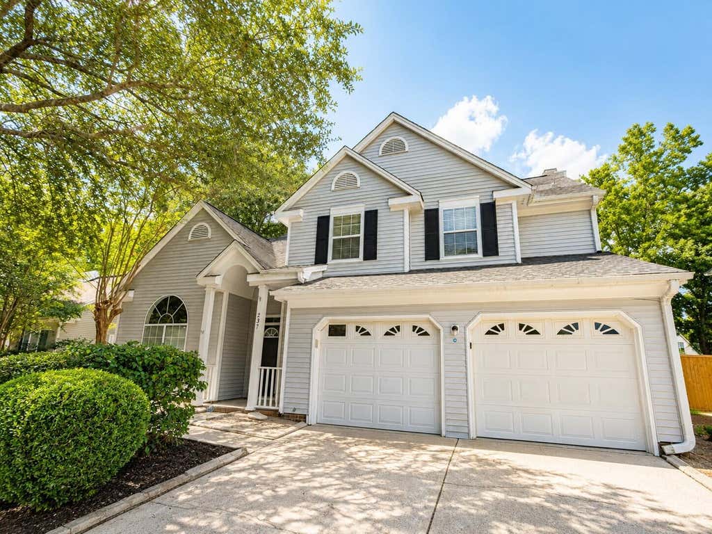 Photo of 237 Smithfield Avenue, Summerville, SC 29485 (MLS # 26022698)