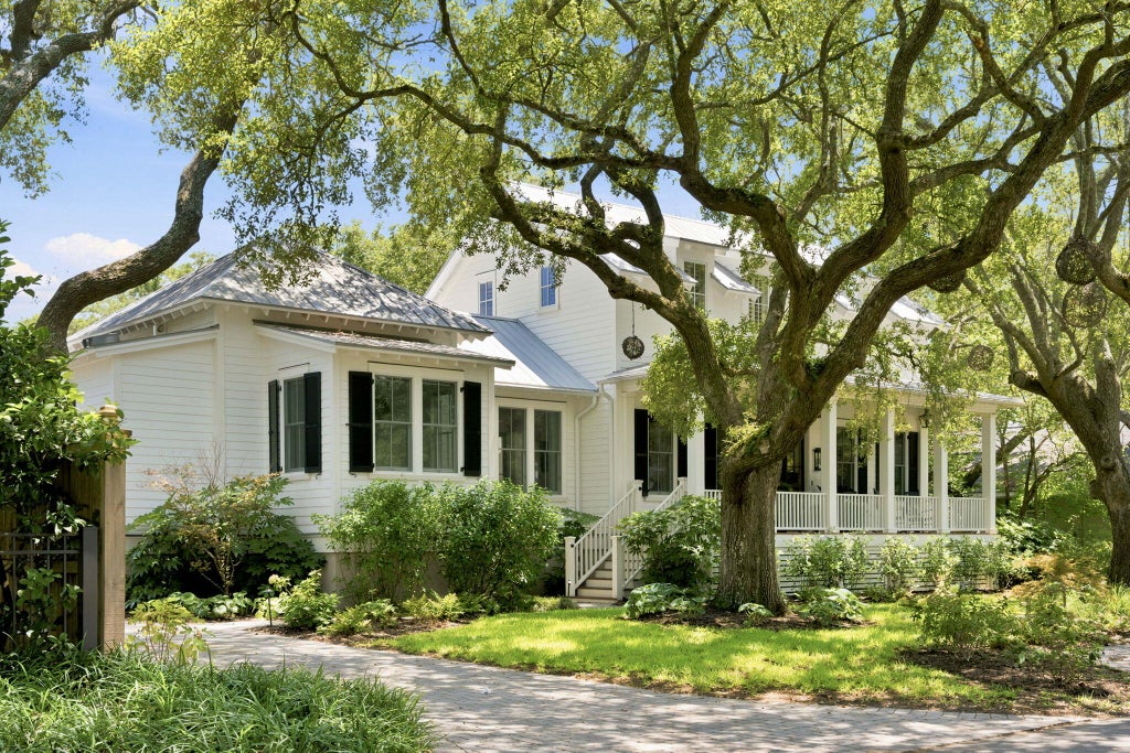 Photo of 523 Deer Street, Mount Pleasant, SC 29464 (MLS # 26021382)