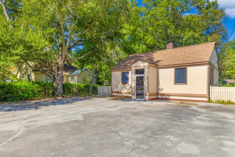 A home in North Charleston