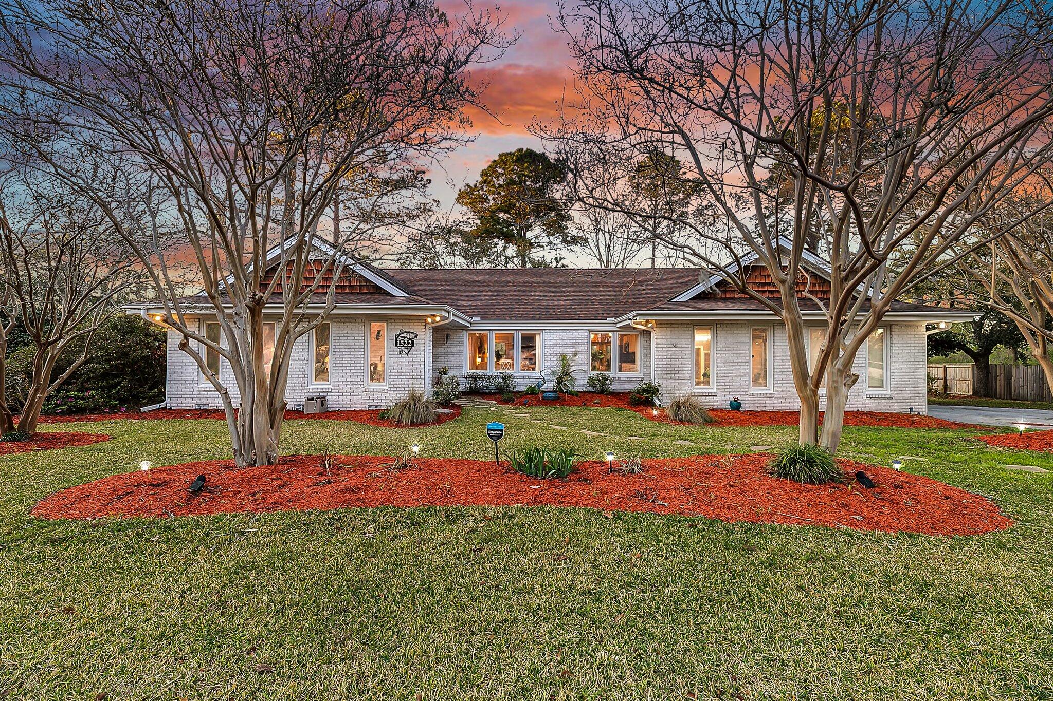 1522 N Pinebark Lane