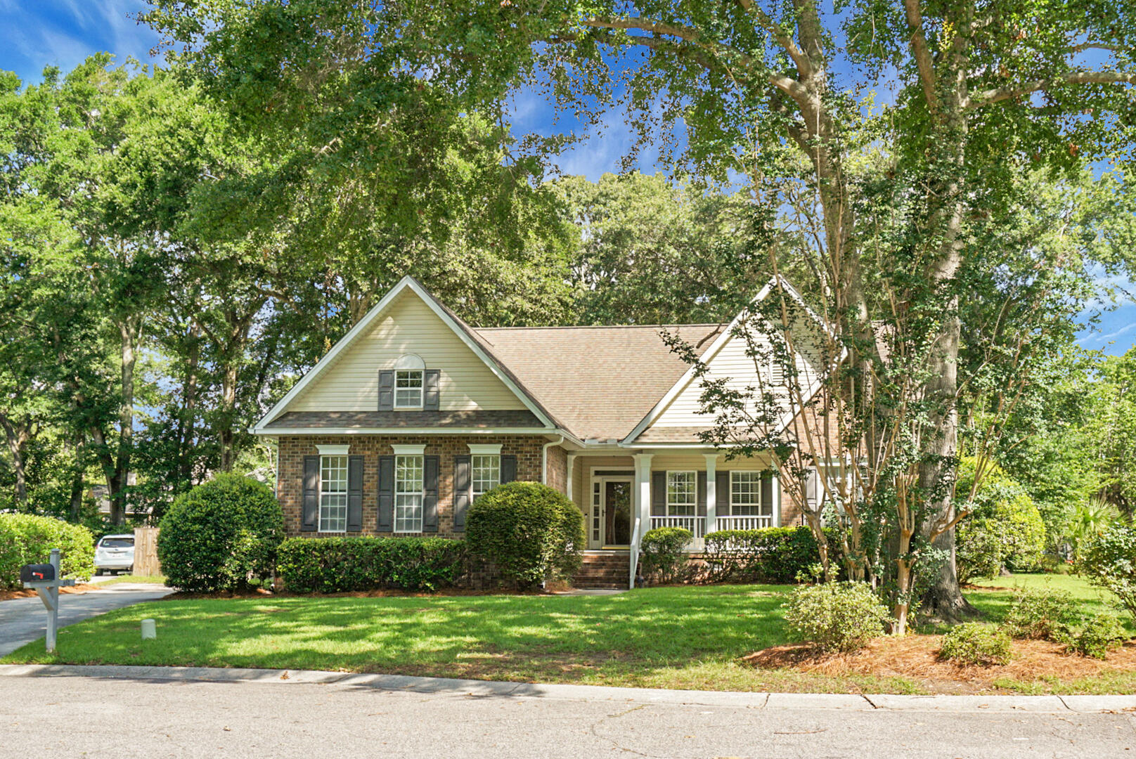 652 Spinner Circle
