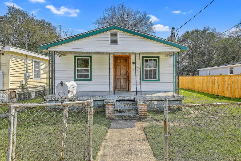 Photo of 1989 Hugo Avenue, North Charleston, SC 29405 (MLS # 26018463)