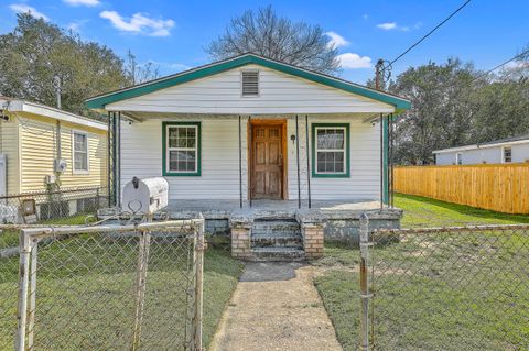 Photo of 1989 Hugo Avenue, North Charleston, SC 29405 (MLS # 26018463)
