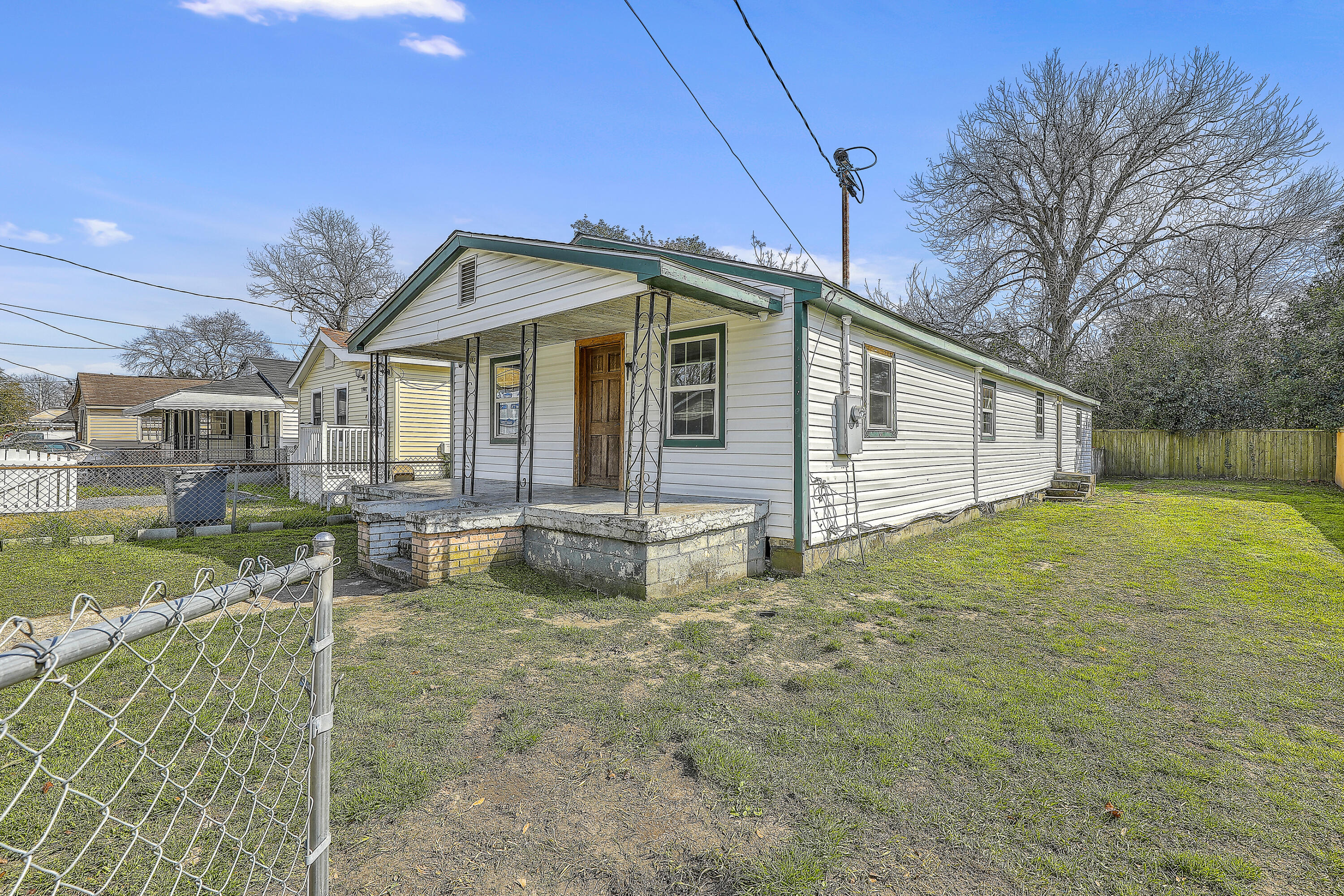 1989 Hugo Avenue