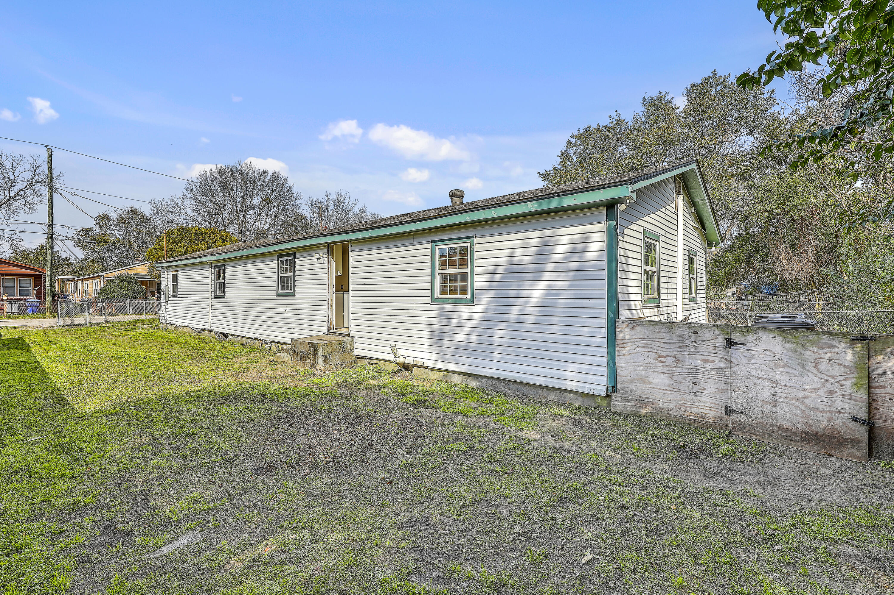 1989 Hugo Avenue