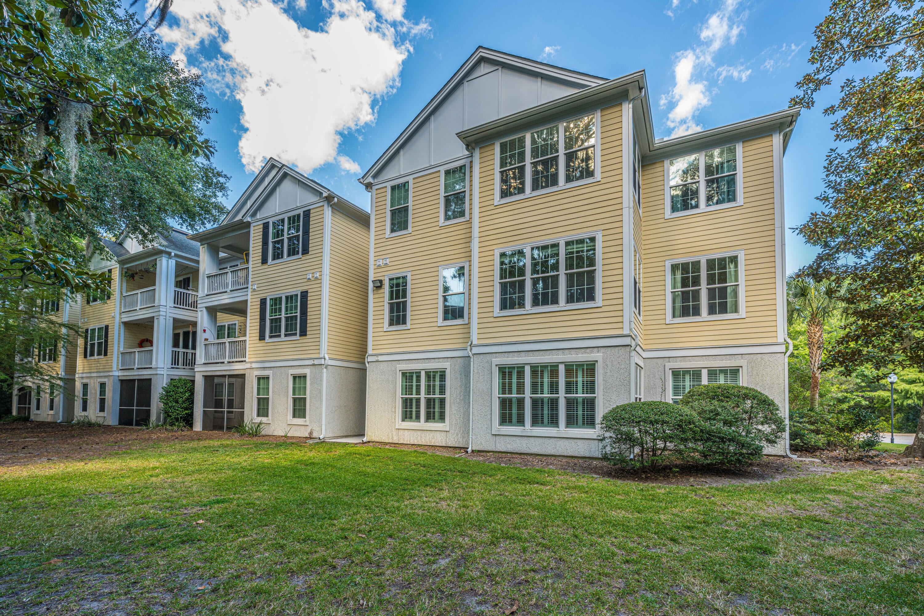 60 Fenwick Hall Allee 715