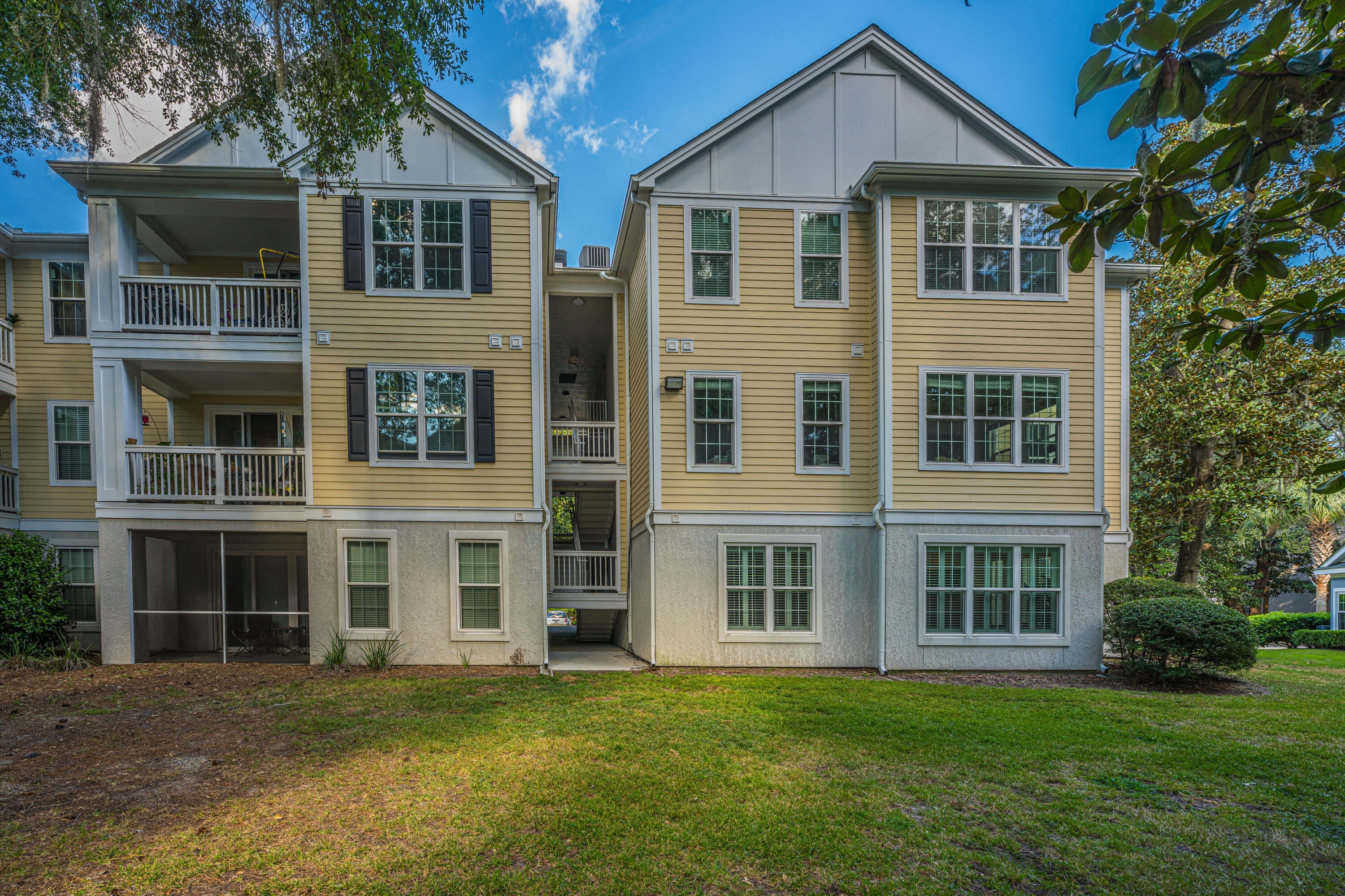 60 Fenwick Hall Allee 715