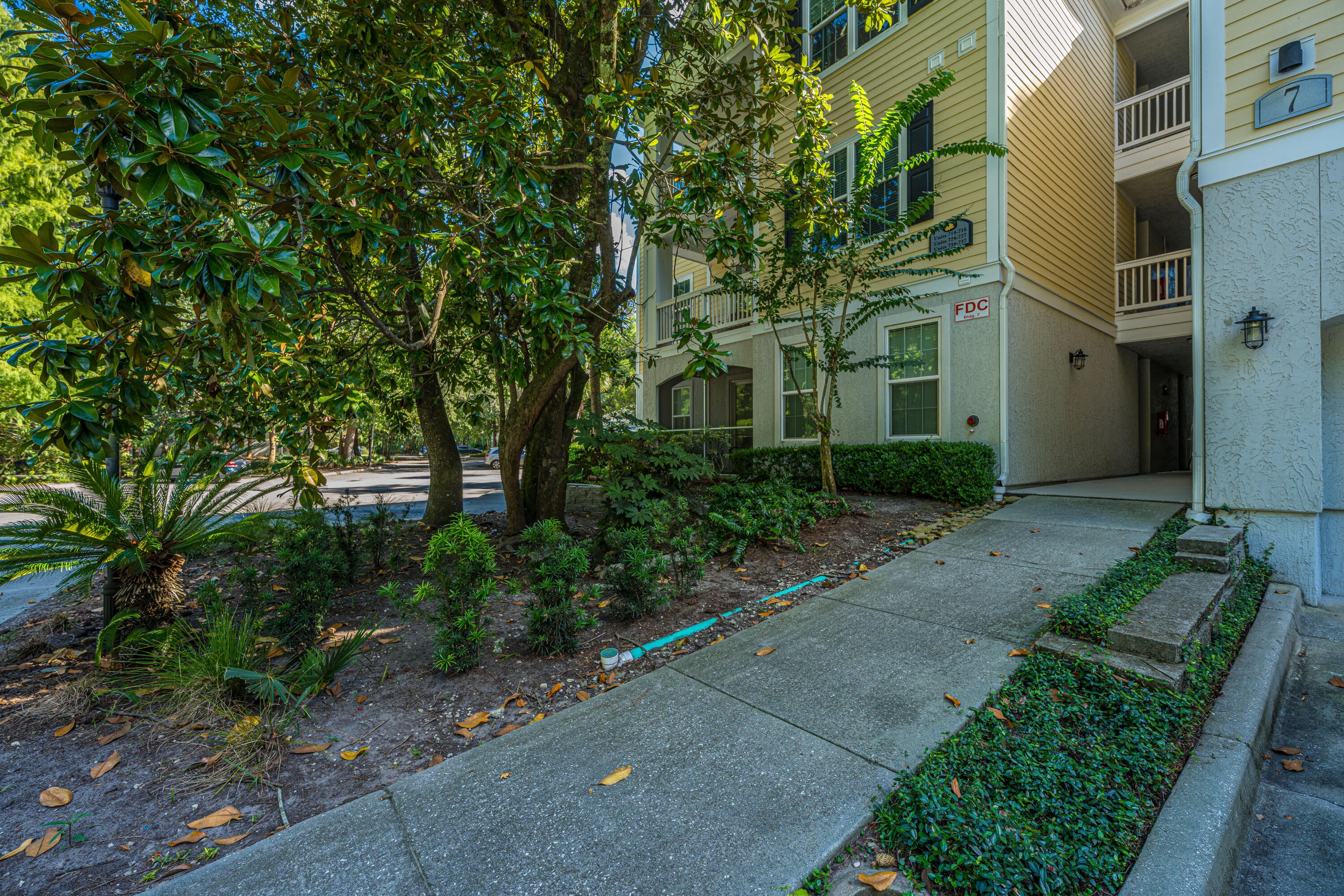 60 Fenwick Hall Allee 715