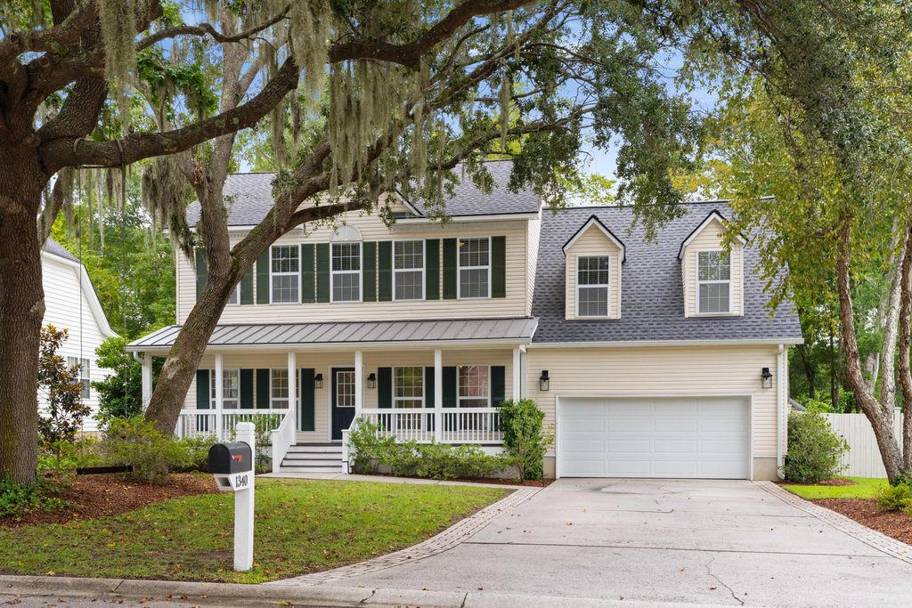 Photo of 1340 Woodlock Road, Mount Pleasant, SC 29464 (MLS # 25024898)