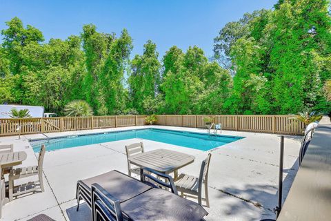 A home in North Charleston