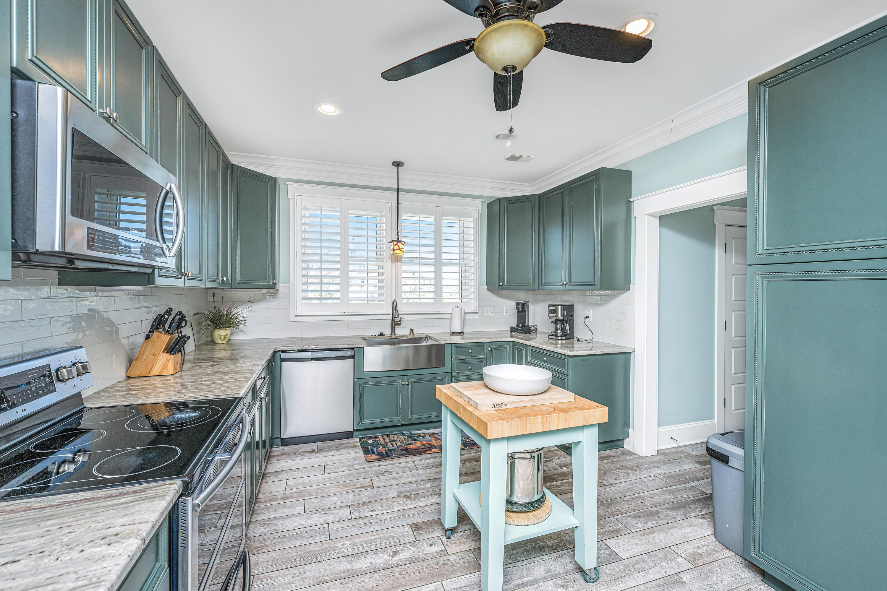 4 Sharks Tooth Circle