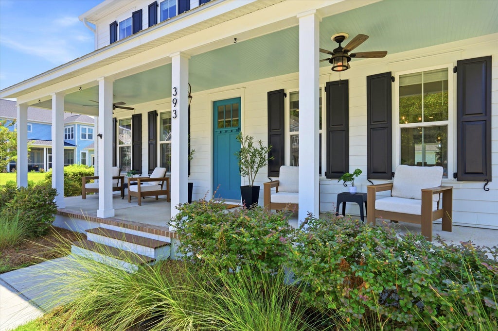 Photo of 393 Oak Park Street, Summerville, SC 29486 (MLS # 26023090)