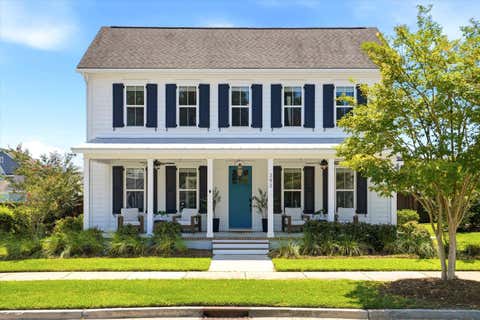 Photo of 393 Oak Park Street, Summerville, SC 29486 (MLS # 26023090)
