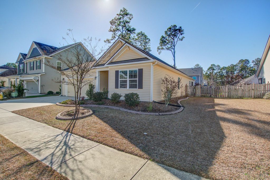 Photo of 2511 Hummingbird Lane, Summerville, SC 29483 (MLS # 26000510)