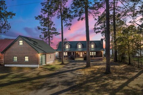 A home in Summerton