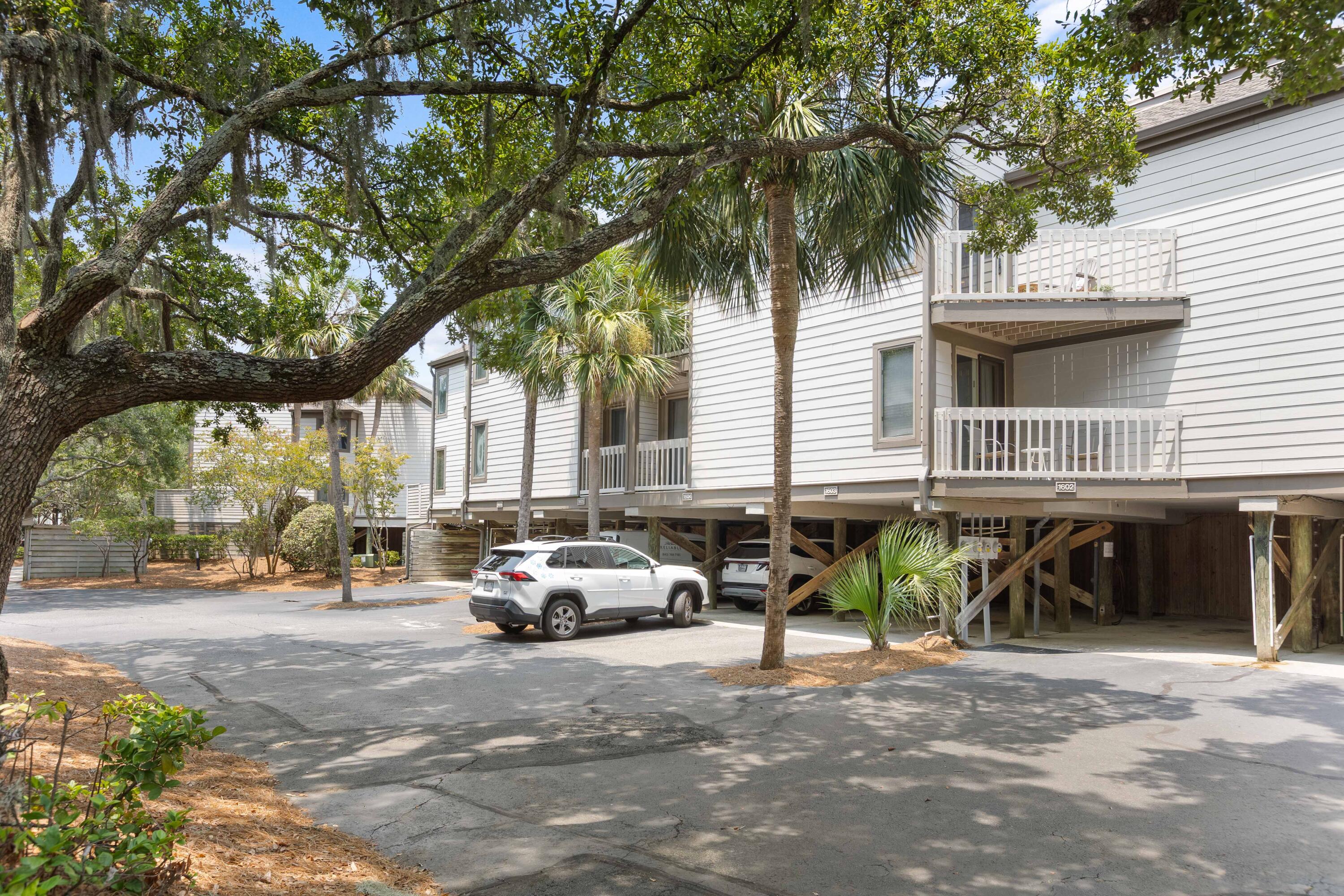 1604 Live Oak Park