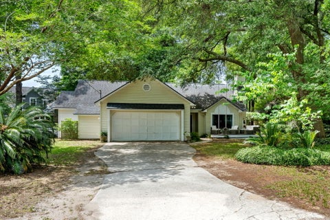 Photo of 738 Boyce Court, Charleston, SC 29412 (MLS # 26016936)